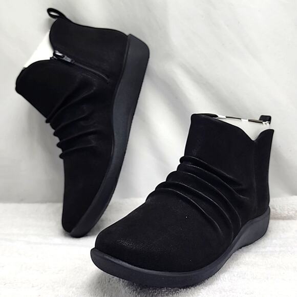 CLARKS CLOUDSTEPPERS●SILLIAN GEMMA BLACK ANKLE BOOTS■LADIES 8 ●WIDE●NWB●CUTE● - Picture 4 of 16
